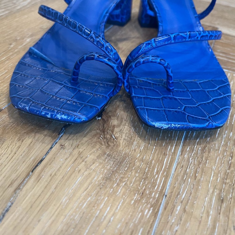 Meena Toe Ring Block Heel Sandal — 8/5 - Picture 3 of 6